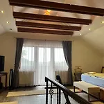 Siraly 度假居